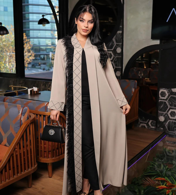 Abaya embroidered with feathers