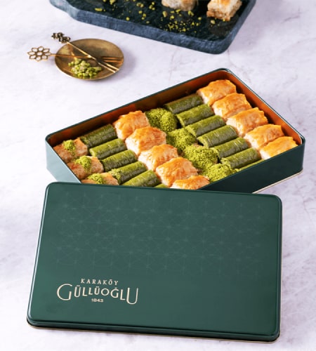 Assorted Baklava in A Metal Box of 900 gr