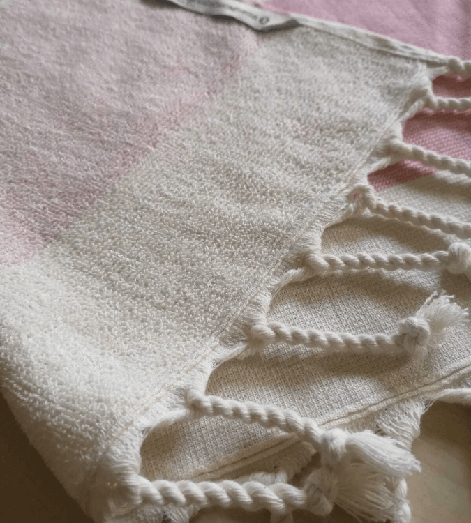 منشفة شاطئ بتصميم مخطط