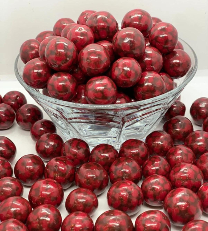 Crispy raspberry flavored dragee 500 Gr