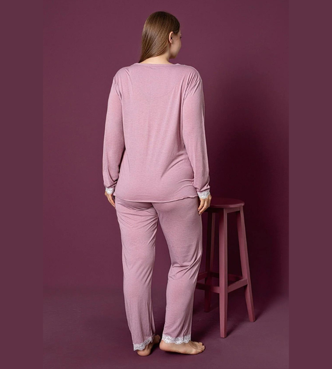 بيجاما نسائية بأزرار وياقة منقوشة مقاس كبير