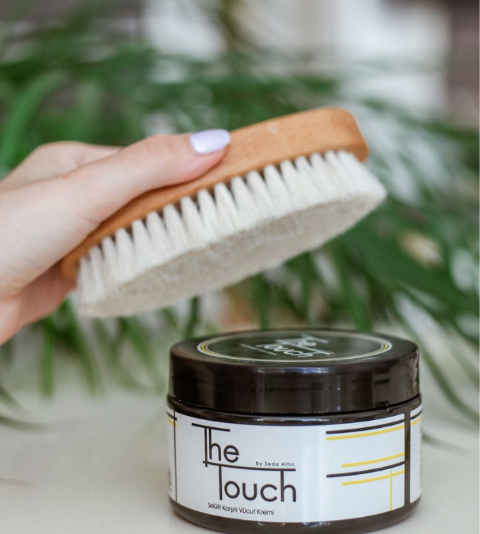 Body care set consisting of anti-cellulite cream 250 ml + horsehair brush