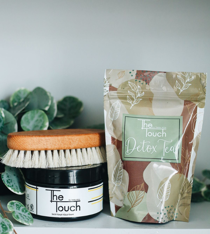 Body care set consisting of anti-cellulite cream 250 ml + horsehair brush + detox tea