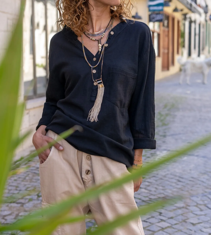 بلوزة نسائية من الكتان